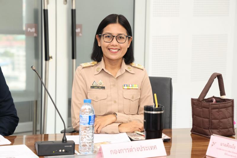 นางเตือนใจ คงสมบั�
