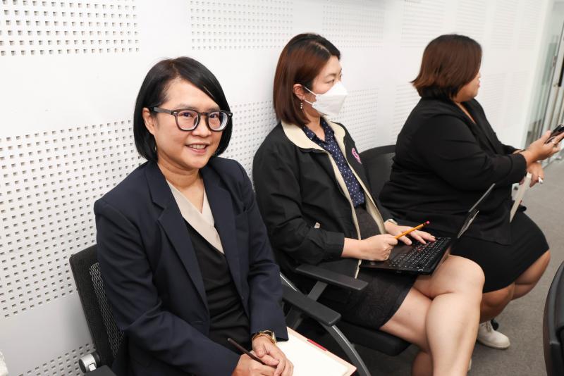 นางเตือนใจ คงสมบั�