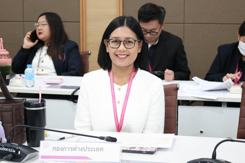 นางเตือนใจ คงสมบั�