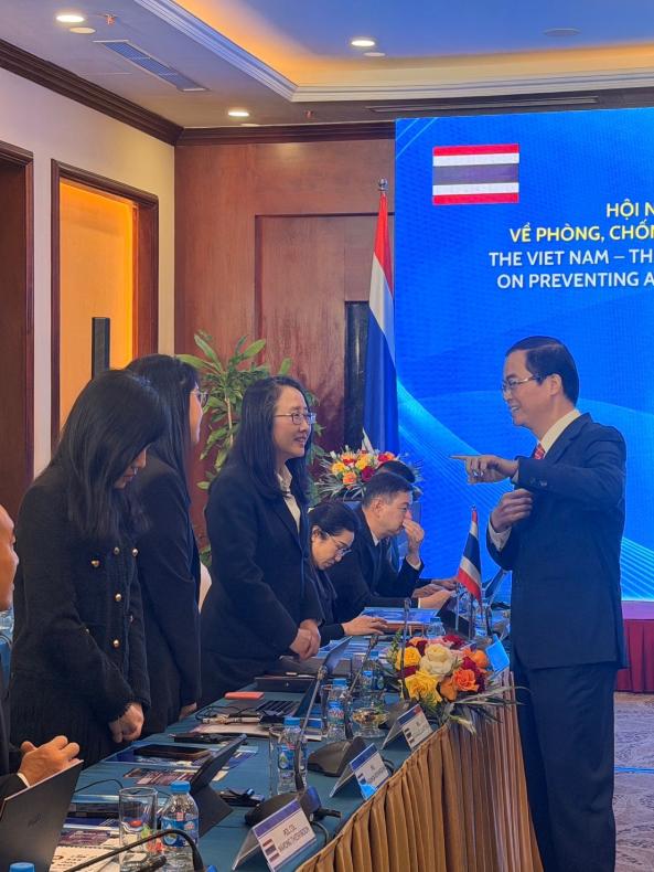 นางสาวนภาพร เมฆาผ�