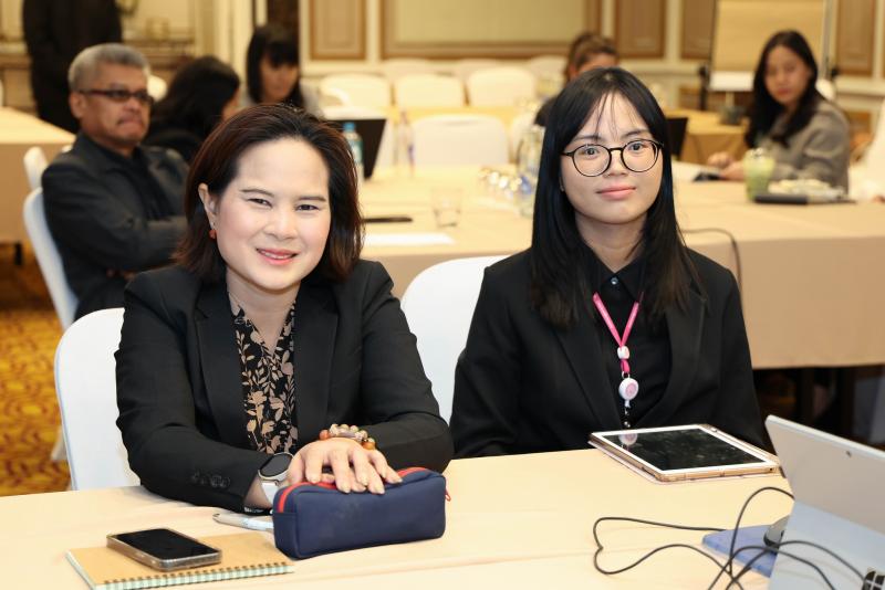 นางเตือนใจ คงสมบั�