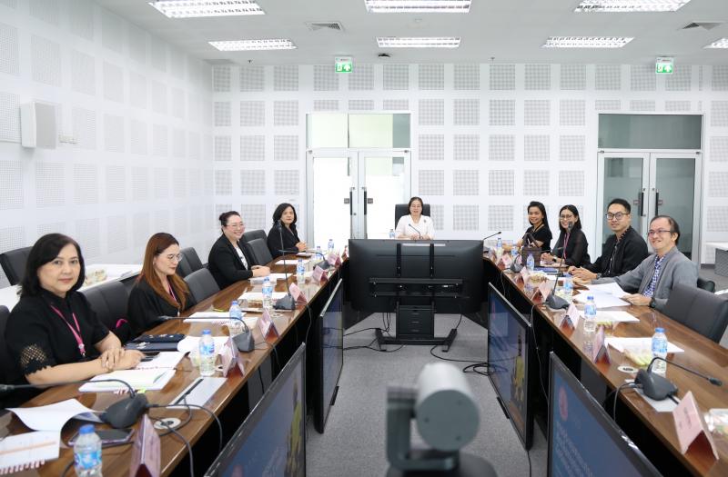 นางเตือนใจ คงสมบั�