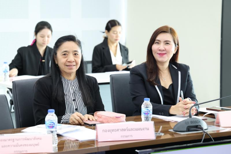 นางเตือนใจ คงสมบั�