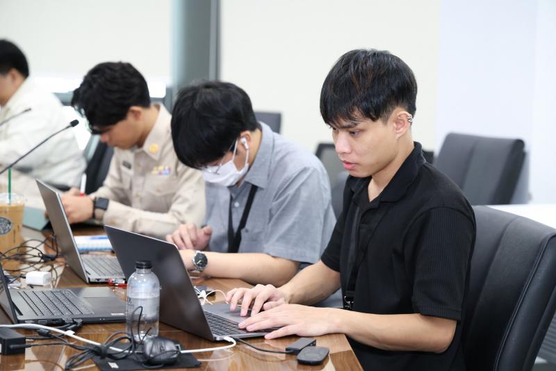 นางศิริลักษณ์ มีม�