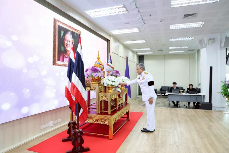 พม. มอบถ้วยรางวัลพ