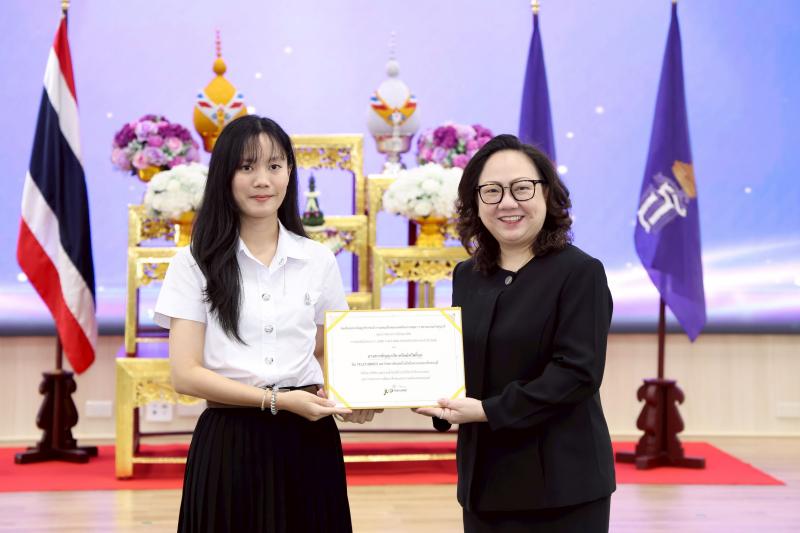 พม. มอบถ้วยรางวัลพ