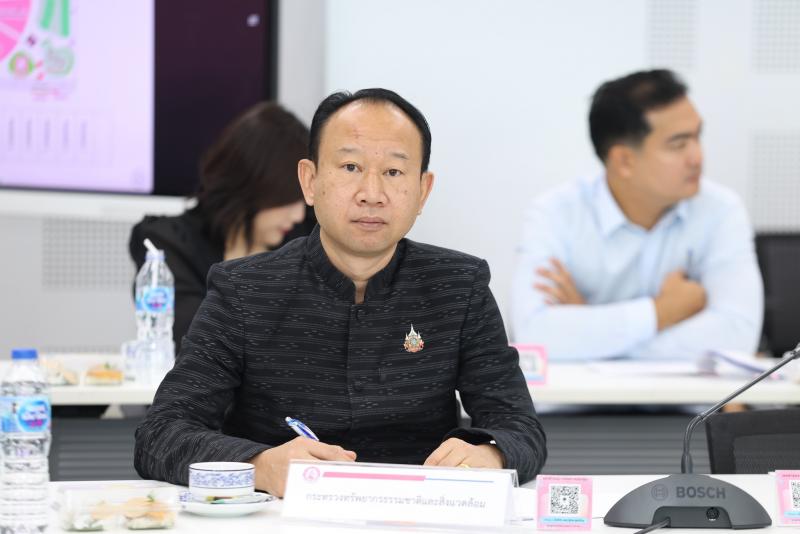 ปลัด พม. เป็นประธา�