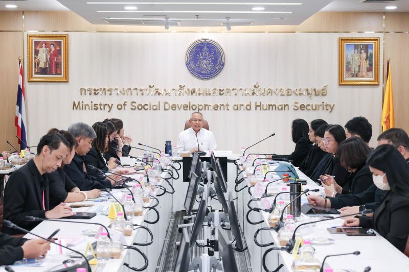 ปลัด พม. เป็นประธา�