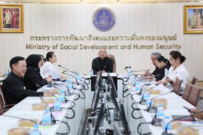 ปลัด พม. เป็นประธา�
