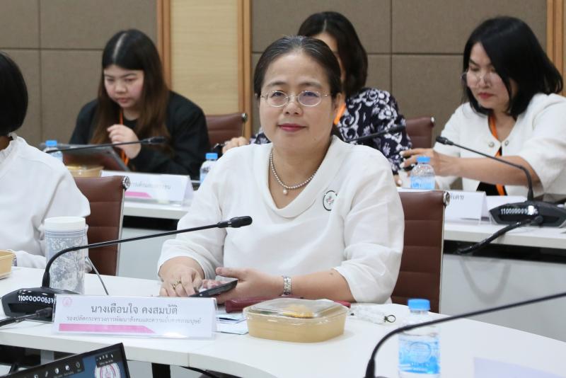 ปลัด พม. เป็นประธา�
