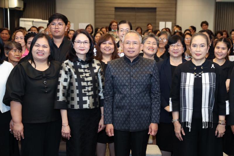 ปลัด พม. เป็นประธา�