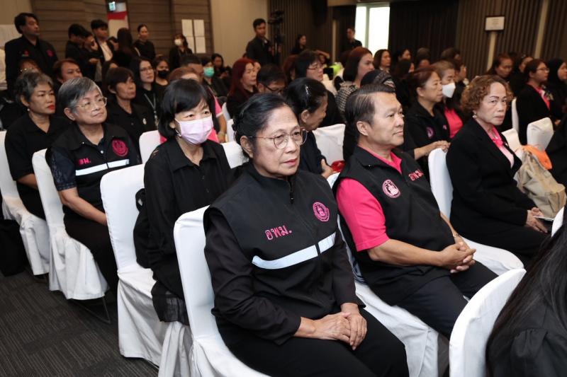 ปลัด พม. เป็นประธา�