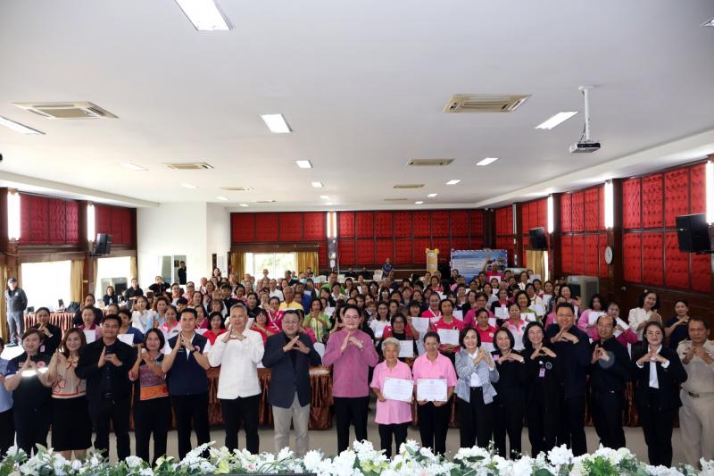 รมว.พม. เป็นประธาน�
