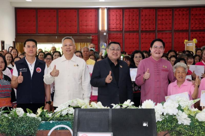 รมว.พม. เป็นประธาน�