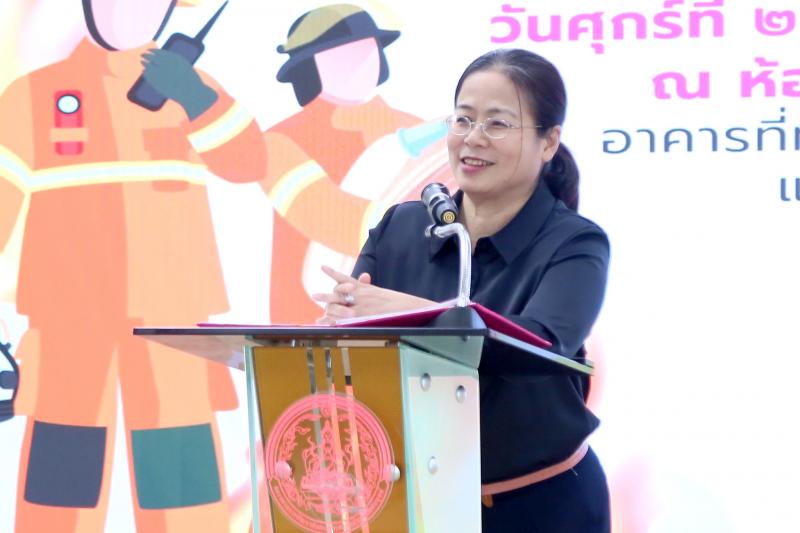 นางเตือนใจ คงสมบั�