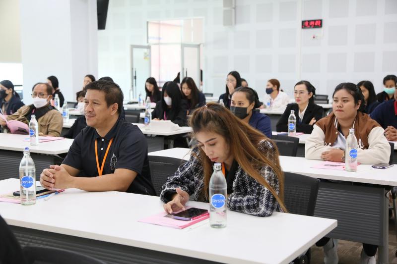 นางเตือนใจ คงสมบั�