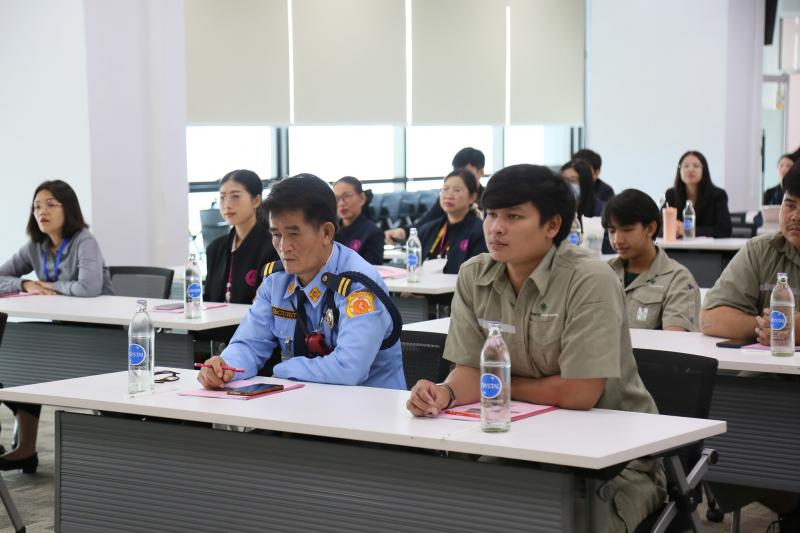 นางเตือนใจ คงสมบั�