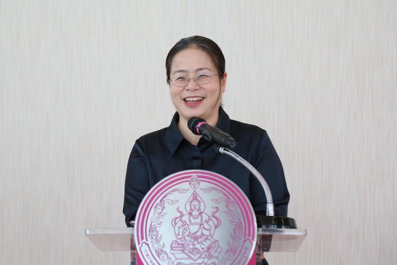 นางเตือนใจ คงสมบั�