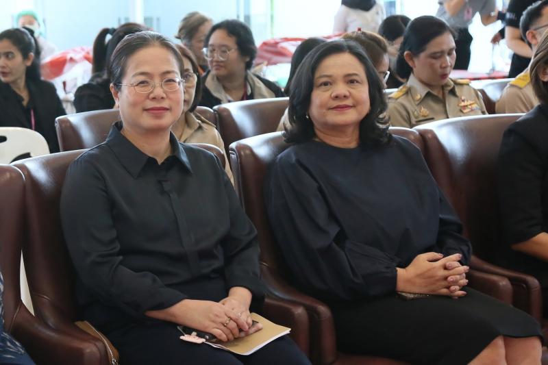 นางเตือนใจ คงสมบั�