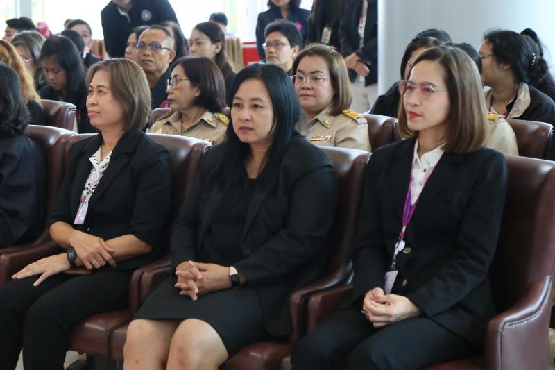 นางเตือนใจ คงสมบั�