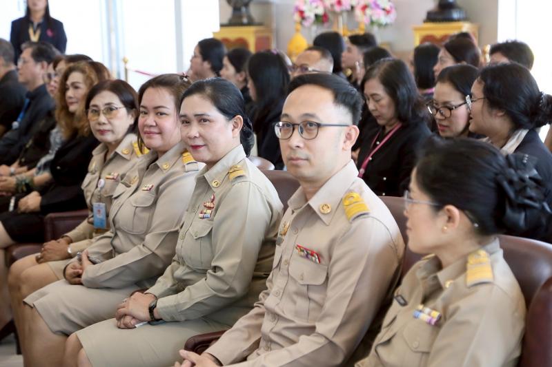 นางเตือนใจ คงสมบั�