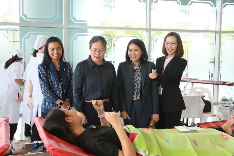 นางเตือนใจ คงสมบั�