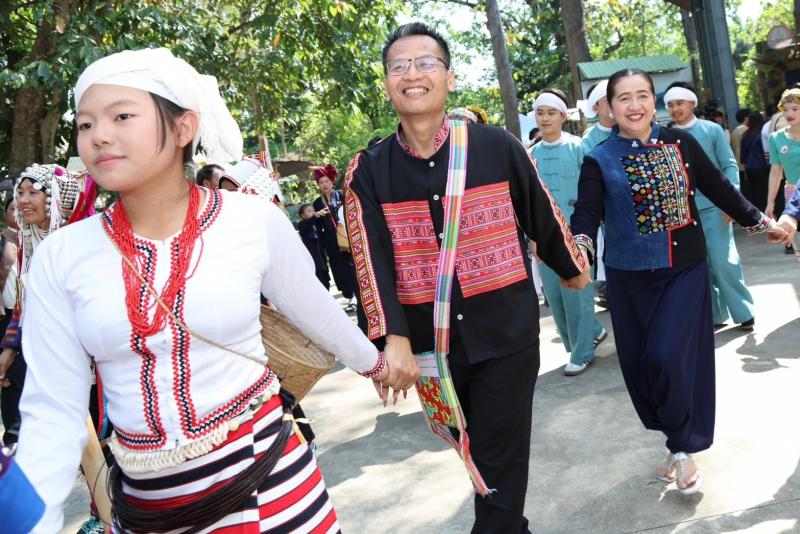 ปลัด พม. เป็นประธา�
