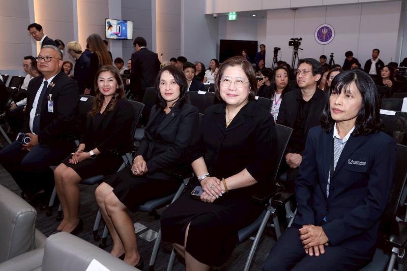 นางเตือนใจ คงสมบั�