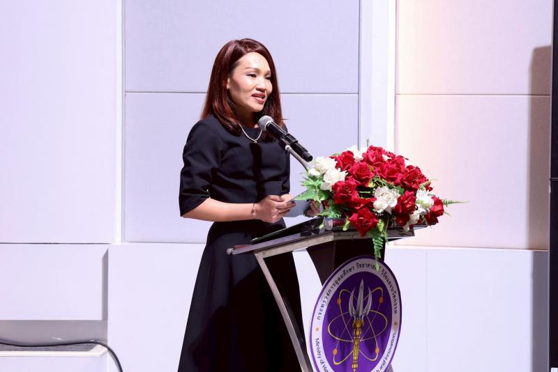 นางเตือนใจ คงสมบั�