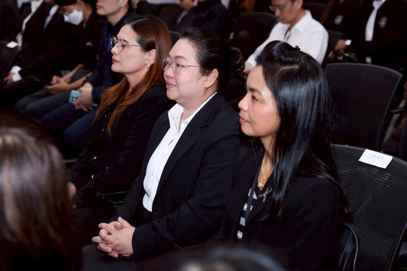 นางเตือนใจ คงสมบั�