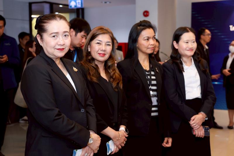 นางเตือนใจ คงสมบั�