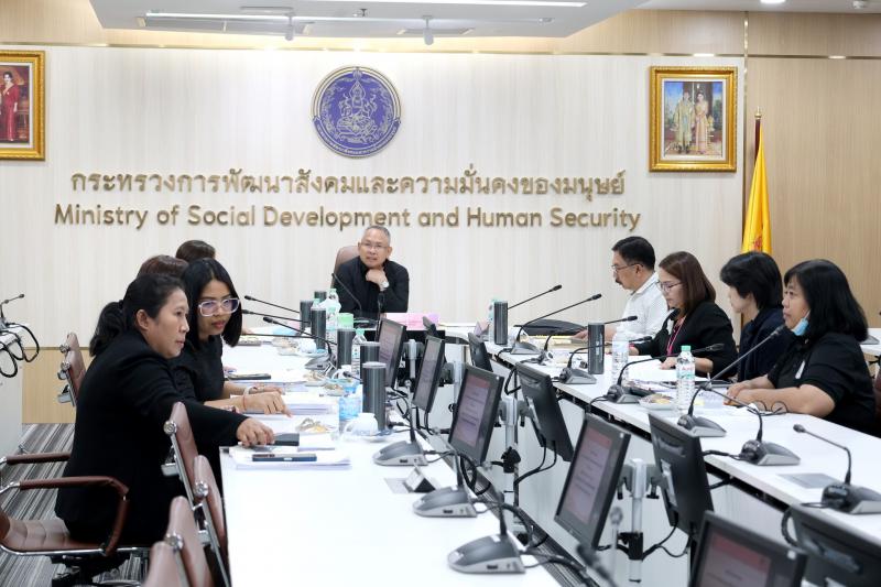 ปลัด พม. เป็นประธา�