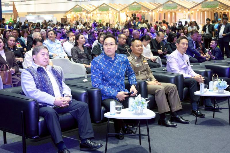 นายกองตรี ดร.ธนกฤต