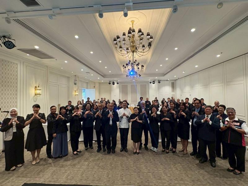 นางศิริลักษณ์ มีม�