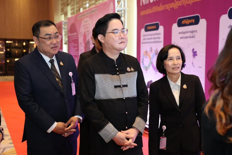 รมว.พม. เป็นประธาน�
