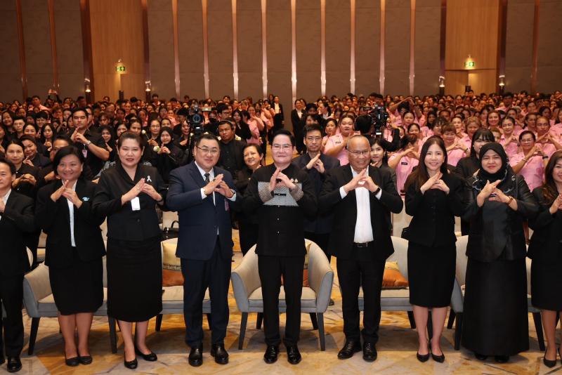 รมว.พม. เป็นประธาน�