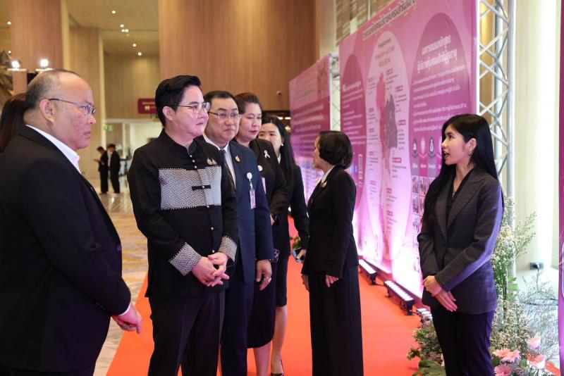 รมว.พม. เป็นประธาน�