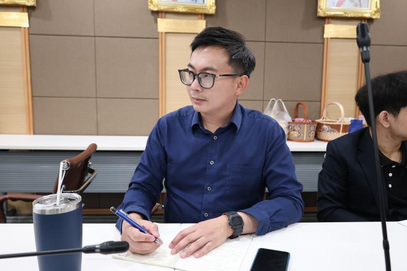 ปลัด พม. เป็นประธา�