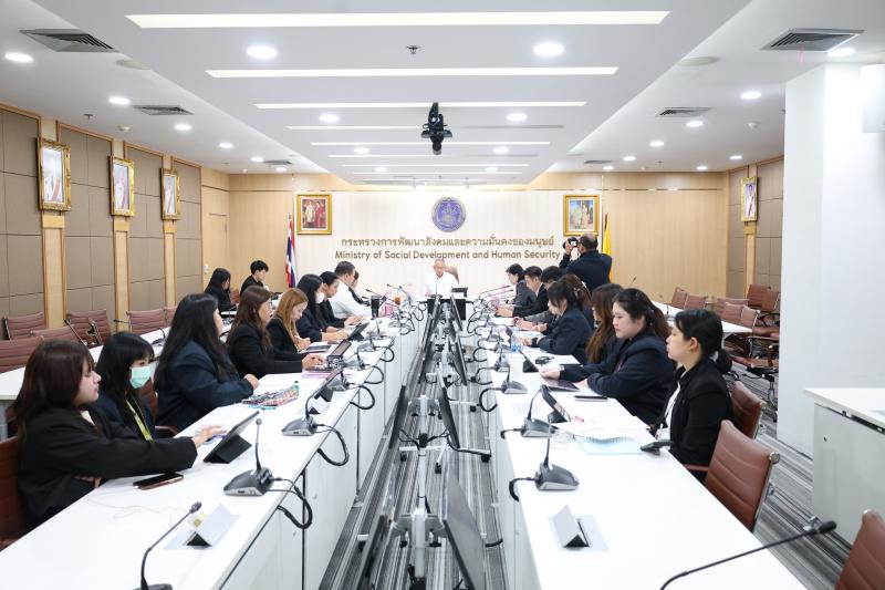 ปลัด พม. เป็นประธา�