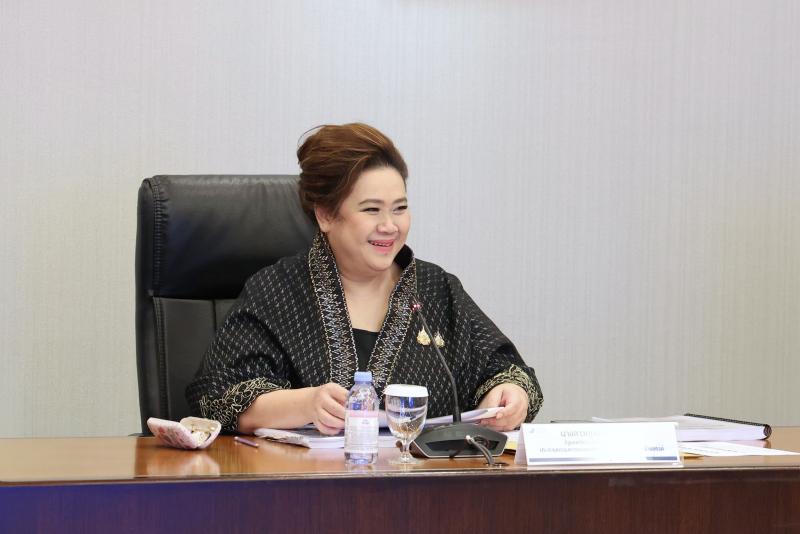 นางเตือนใจ คงสมบั�