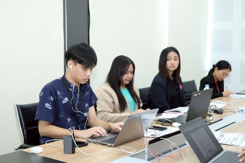 นางศิริลักษณ์ มีม�