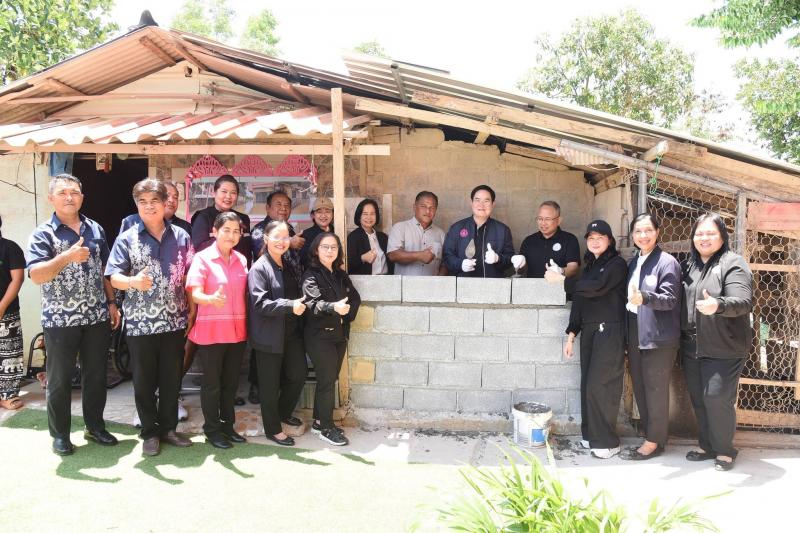 รมว.พม. ลงพื้นที่เ�