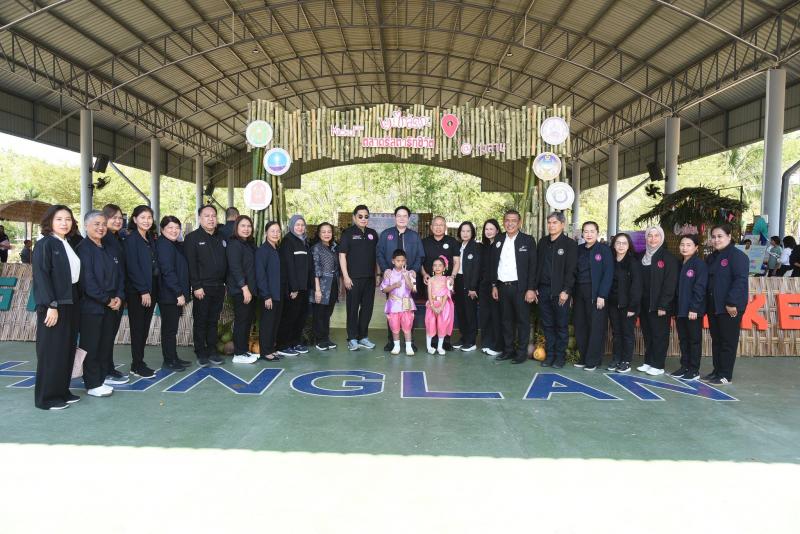 รมว.พม. เป็นประธาน�