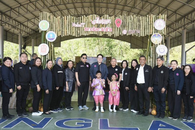 รมว.พม. เป็นประธาน�