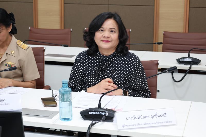 นางสาวสุนีย์ ศรีส�