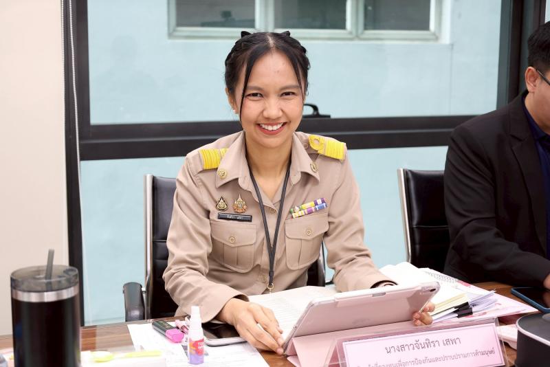 างสาวสุนีย์ ศรีสง�