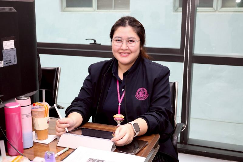 างสาวสุนีย์ ศรีสง�
