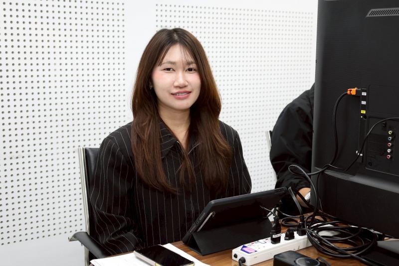 างสาวสุนีย์ ศรีสง�