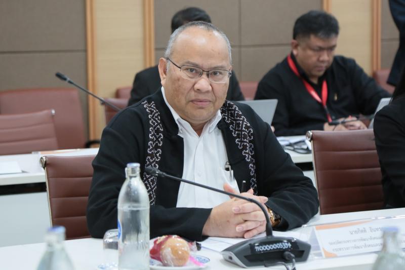 ปลัด พม. เป็นประธา�