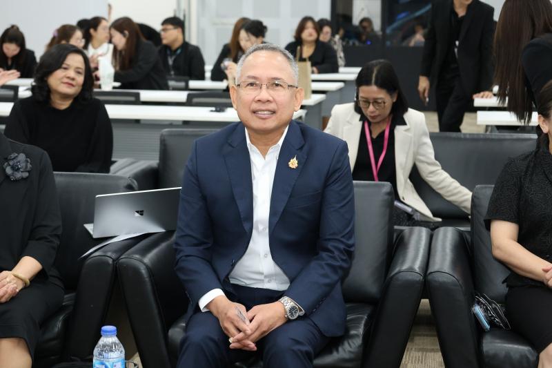 ปลัด พม. เป็นประธา�